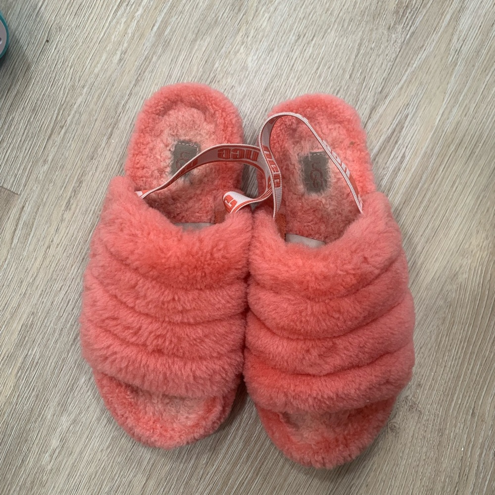 Ugg slippers size 5 coral color